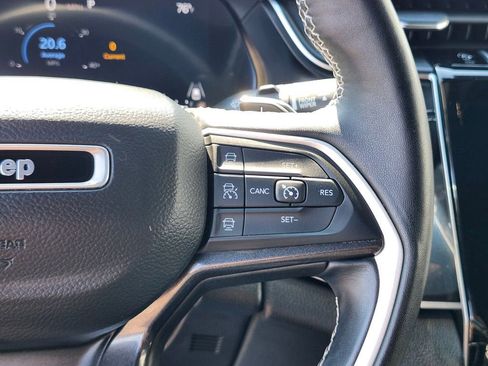 Used 2022 Jeep Grand Cherokee Altitude AWD/4WD image 28