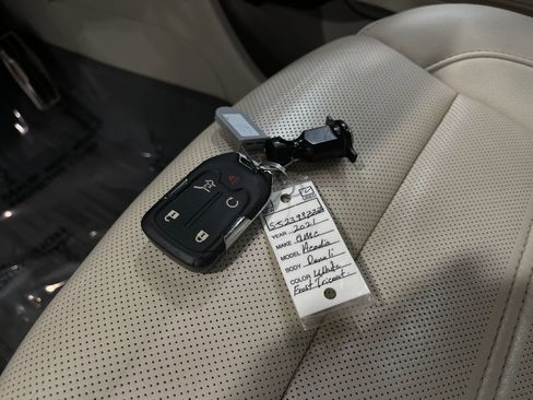 Used 2021 GMC Acadia Denali w/ Denali Technology Package image 38