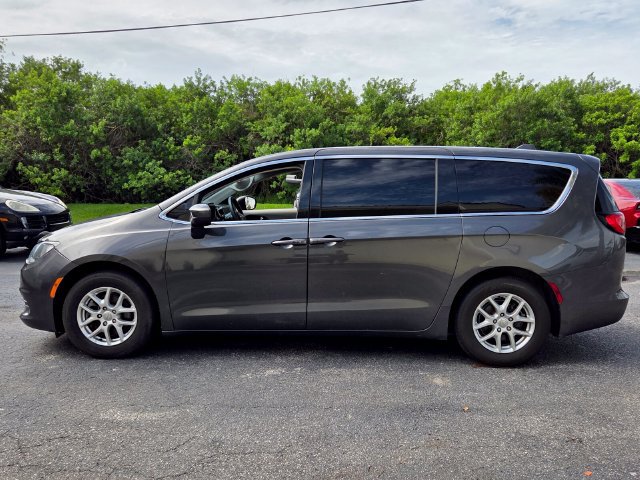 Used 2020 Chrysler Voyager LX FWD image 4