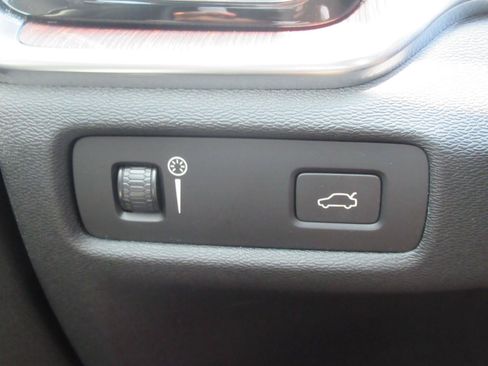 Used 2021 Volvo S60 T5 Momentum FWD image 22