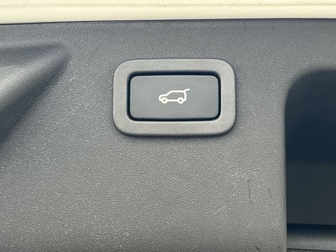 Used 2016 Land Rover Discovery Sport HSE image 30