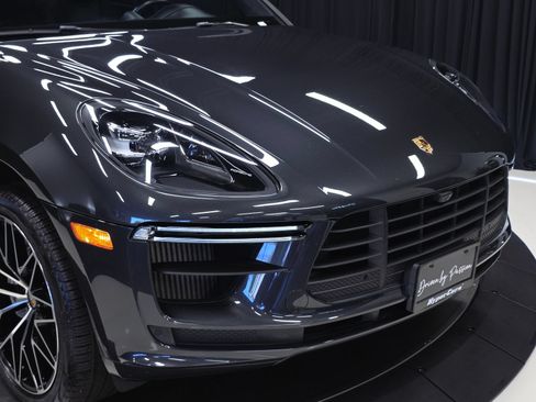 Used 2021 Porsche Macan Turbo AWD/4WD image 57