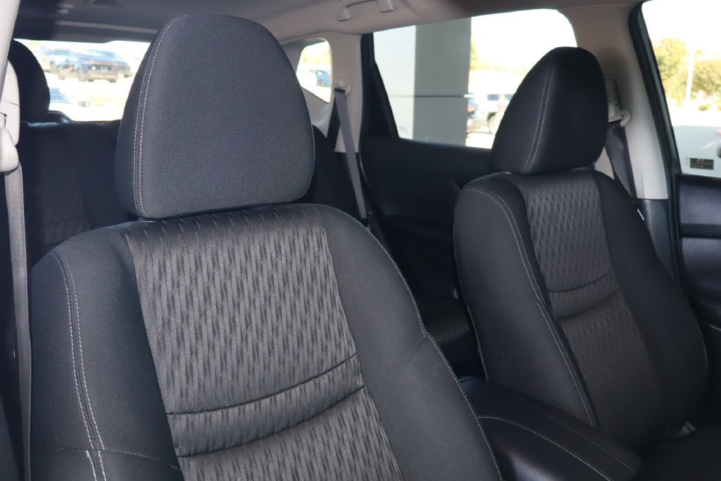 Used 2017 Nissan Rogue SV FWD image 41
