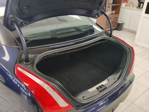 Used 2016 Jaguar XJ image 43