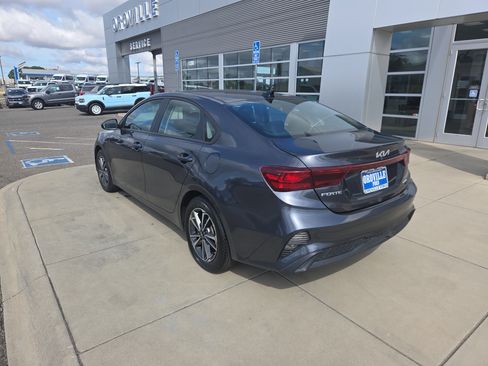 Used 2023 Kia Forte LXS FWD image 3