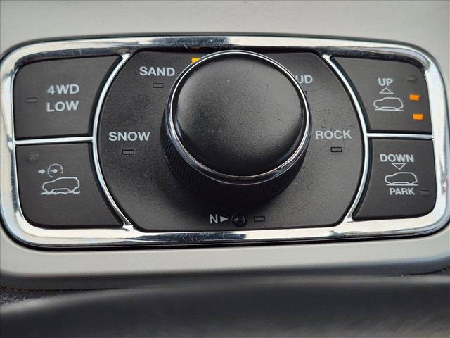Used 2015 Jeep Grand Cherokee Overland w/ Advanced Technology Group AWD/4WD image 21