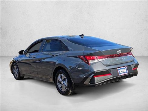 Certified 2025 Hyundai Elantra SE image 6