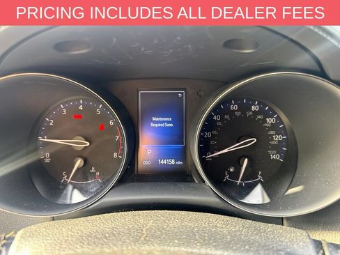 Used 2018 Toyota C-HR XLE FWD image 3