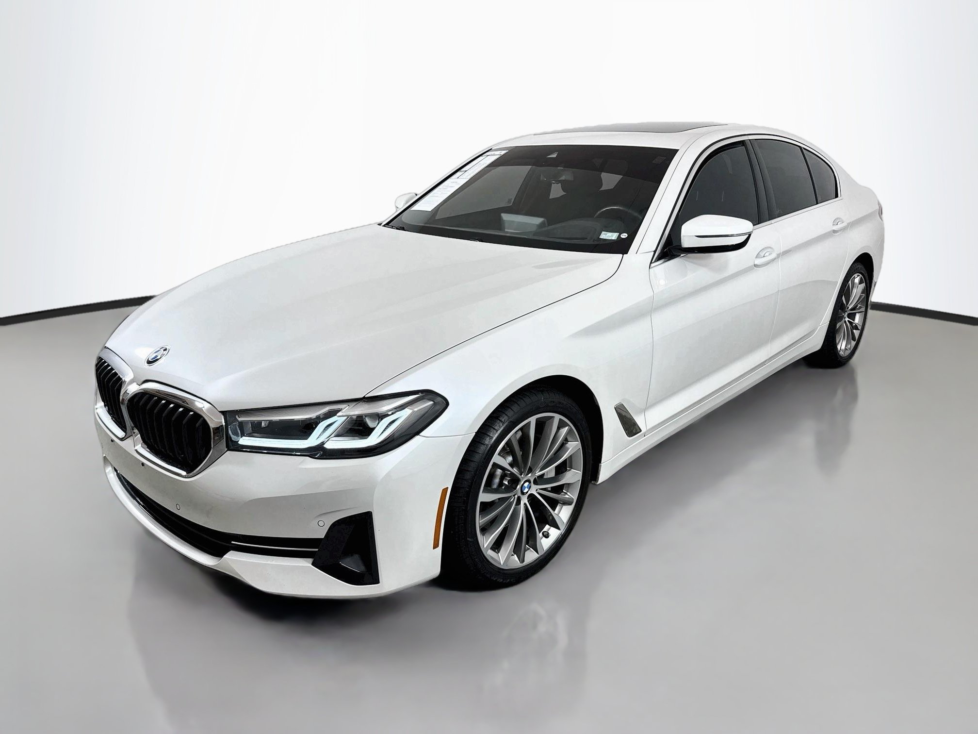 Used 2022 BMW 530i xDrive w/ Premium Package AWD/4WD image 3