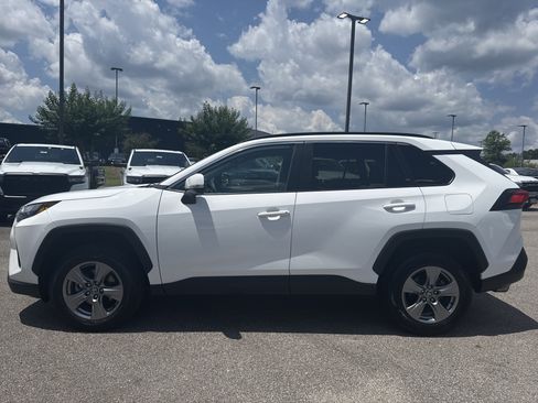 Used 2024 Toyota RAV4 XLE AWD/4WD image 4