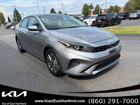 Used 2023 Kia Forte LXS FWD image 5