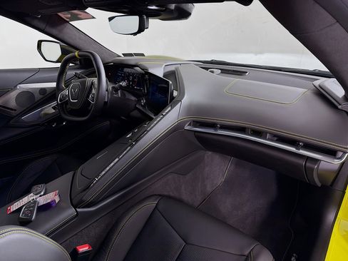 Used 2024 Chevrolet Corvette 3LT w/ Z51 Performance Package image 26