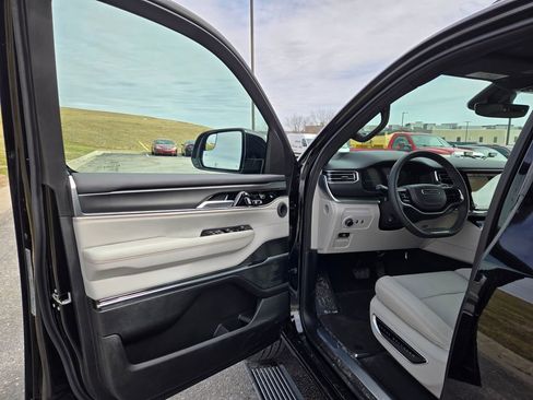 New 2026 Jeep Grand Wagoneer Summit w/ Rear Seat Video Group I AWD/4WD image 10