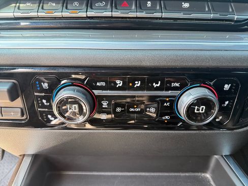 Used 2023 Chevrolet Silverado 1500 High Country w/ High Country Premium Package AWD/4WD image 25