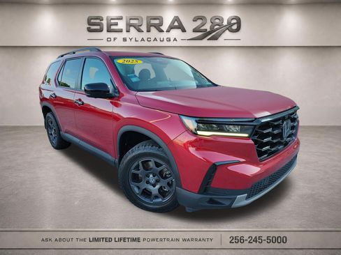 Used 2025 Honda Pilot TrailSport image 1