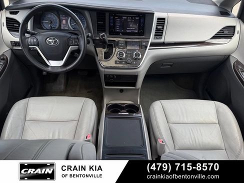 Used 2017 Toyota Sienna XLE w/ XLE Navigation Package FWD image 29