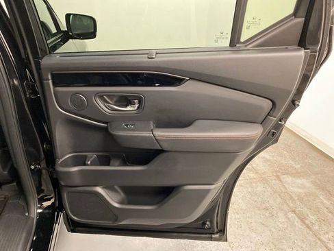 Used 2025 Honda Pilot TrailSport image 29