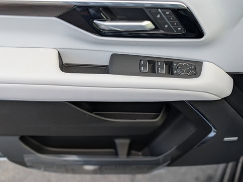 New 2026 Chevrolet Suburban Premier image 24