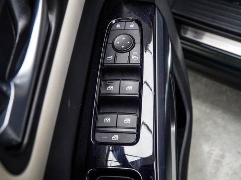 Used 2022 Nissan Pathfinder SL w/ SL Premium Package FWD image 34
