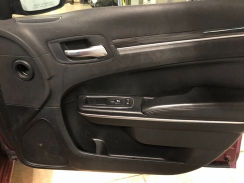 Used 2017 Chrysler 300 Limited image 22