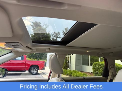 Used 2025 Nissan Rogue SV w/ SV Premium Package AWD/4WD image 13