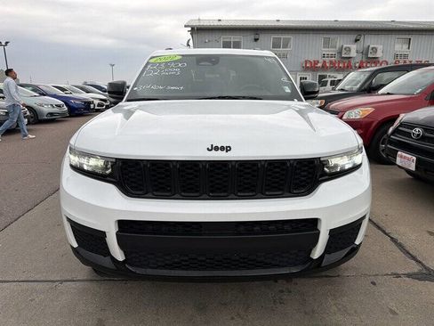 Used 2022 Jeep Grand Cherokee L Laredo AWD/4WD image 9