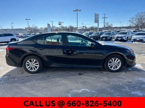 Used 2025 Toyota Camry LE image 3