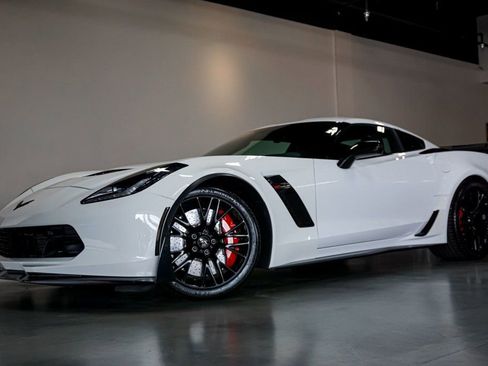 Used 2017 Chevrolet Corvette Z06 w/ Z07 Performance Package image 1