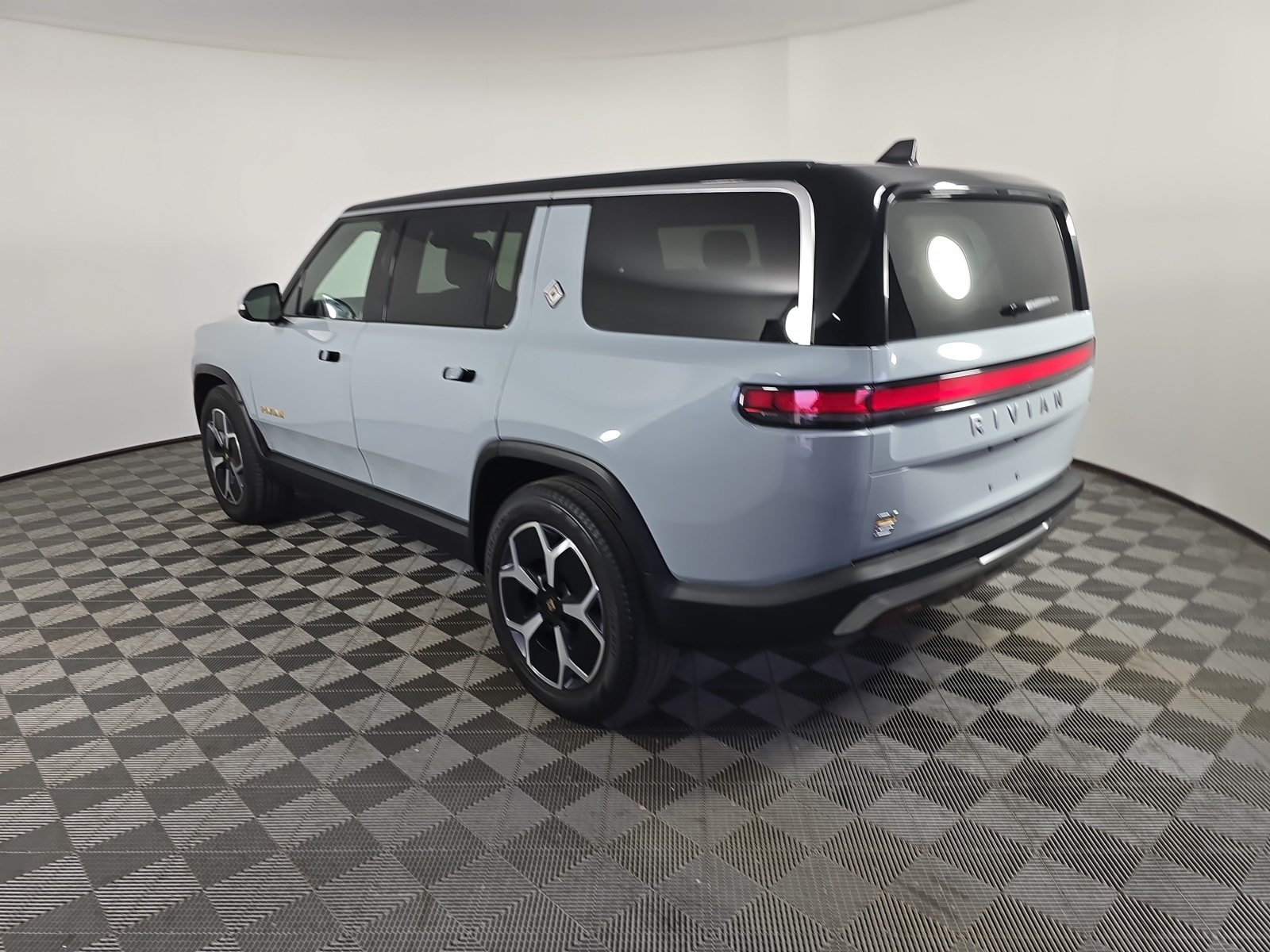 Used 2024 Rivian R1S Adventure Quad AWD/4WD image 3