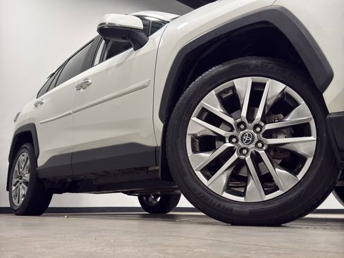 Used 2019 Toyota RAV4 Limited image 2