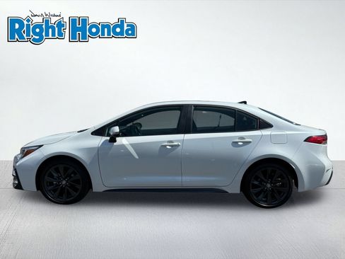 Used 2025 Toyota Corolla SE FWD image 3