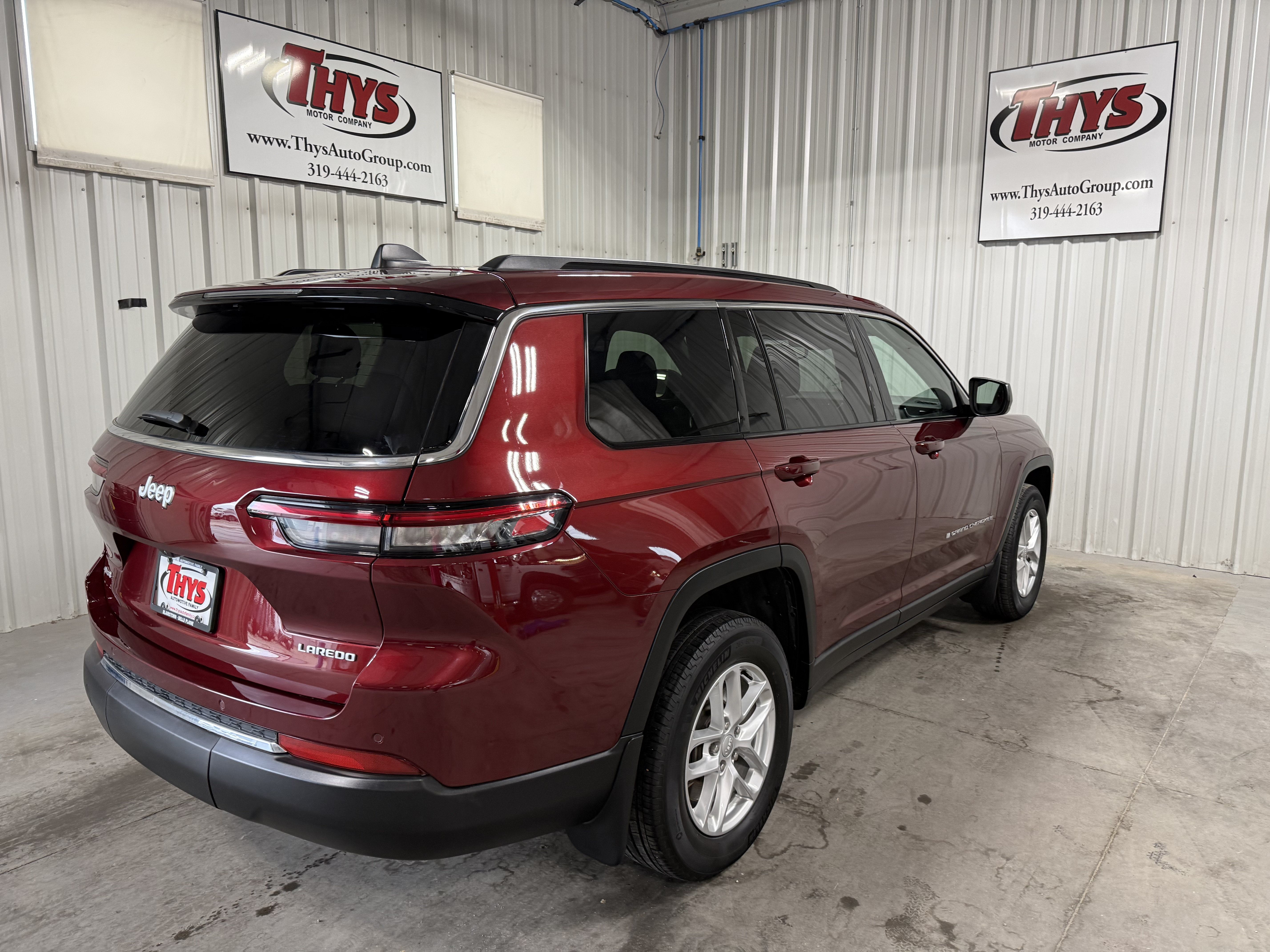 Used 2024 Jeep Grand Cherokee L Laredo w/ Luxury Tech Group I AWD/4WD image 3