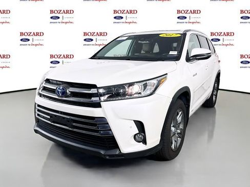 Used 2017 Toyota Highlander Limited Platinum image 4