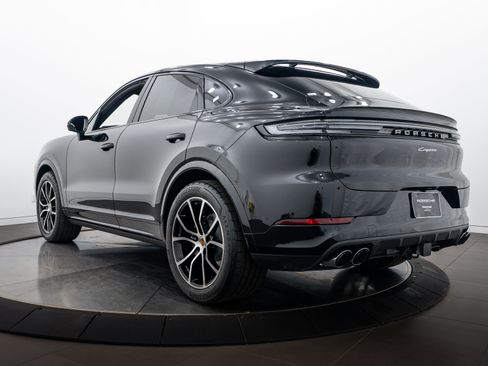 Certified 2026 Porsche Cayenne Coupe AWD/4WD image 3