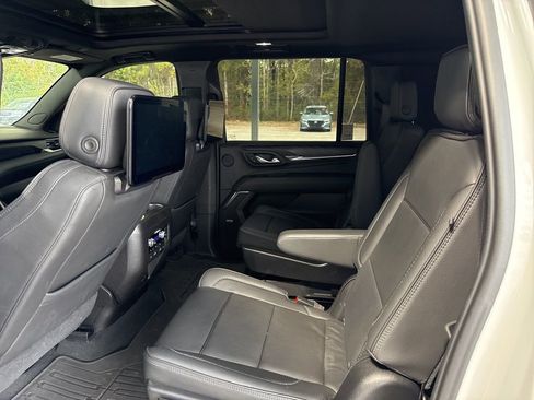 Used 2021 GMC Yukon XL Denali w/ Denali Premium Package image 9