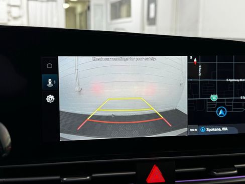 Used 2025 Hyundai Elantra SEL image 13