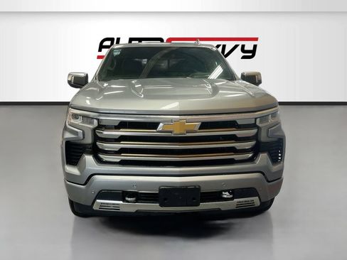 Used 2025 Chevrolet Silverado 1500 High Country AWD/4WD image 2