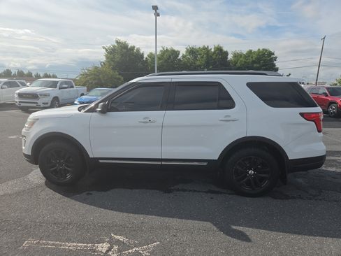 Used 2019 Ford Explorer XLT AWD/4WD image 8