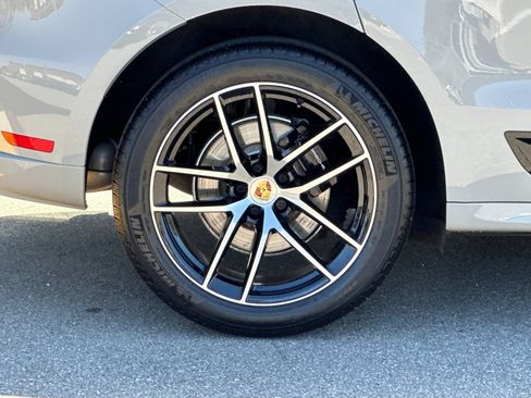 Certified 2025 Porsche Macan S AWD/4WD image 42