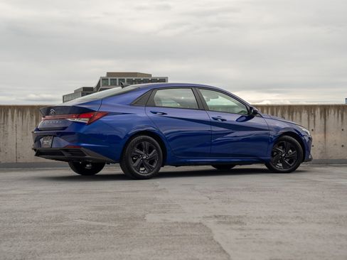 Used 2022 Hyundai Elantra SEL w/ Cargo Package FWD image 4
