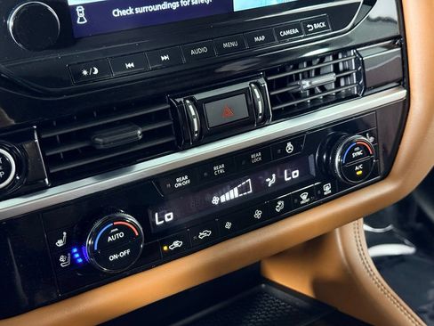 Used 2023 Nissan Pathfinder Platinum w/ Lighting Package (N92) AWD/4WD image 17