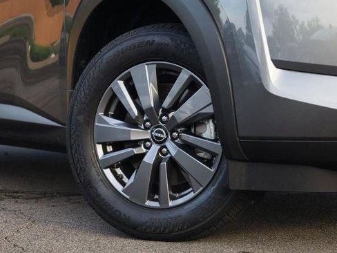 Certified 2025 Nissan Pathfinder SV w/ SV Premium Package FWD image 3