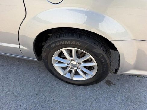 Used 2020 Dodge Grand Caravan SXT FWD image 7