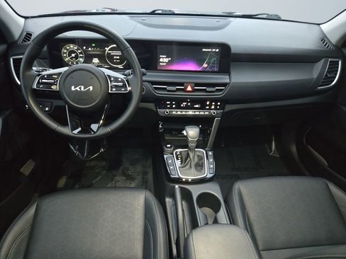 Used 2024 Kia Seltos EX image 10