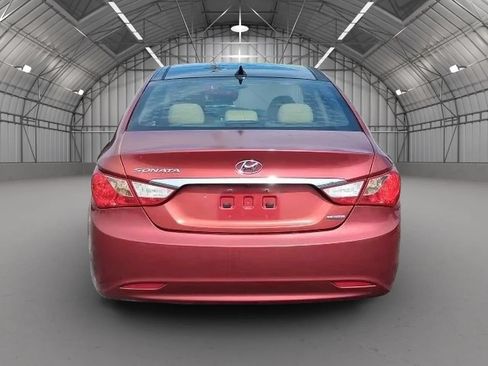 Used 2012 Hyundai Sonata Limited w/ Navigation Pkg FWD image 4
