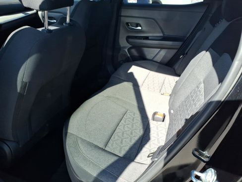 Certified 2025 Nissan Kicks SV w/ Charging Package image 11