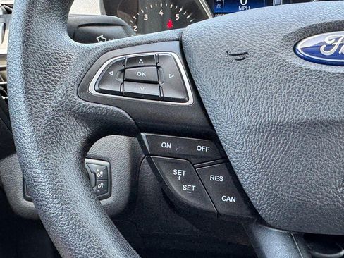 Used 2019 Ford Escape SE FWD image 16