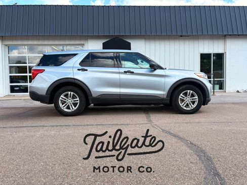 Used 2023 Ford Explorer 4WD w/ Class IV Trailer Tow Package image 1