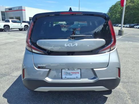 Used 2025 Kia Soul LX w/ LX Technology Package FWD image 2