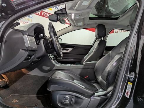 Used 2019 Jaguar XF Prestige image 18